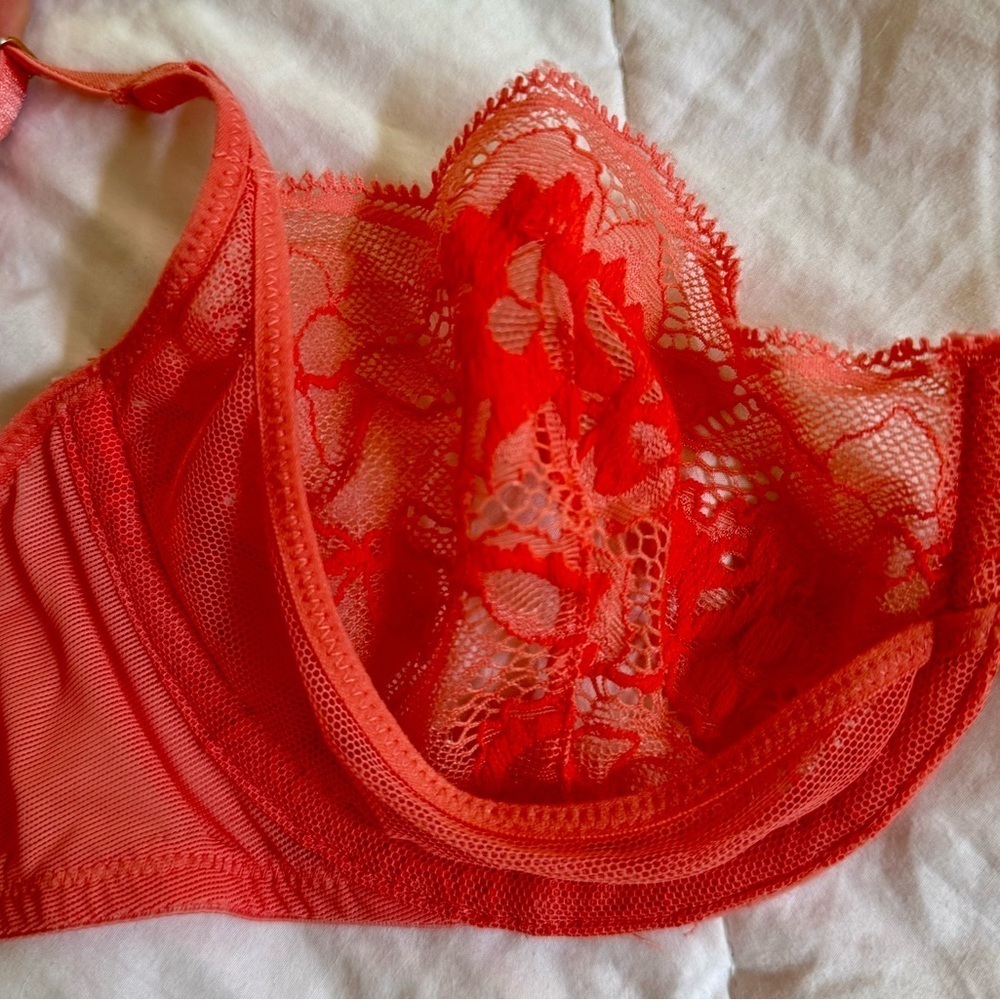 Victoria's Secret Bright Coral Lace No Pad Push-up Bra 🤩